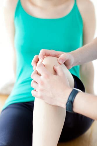 Острая боль в коленном суставе - причины и способы лечения